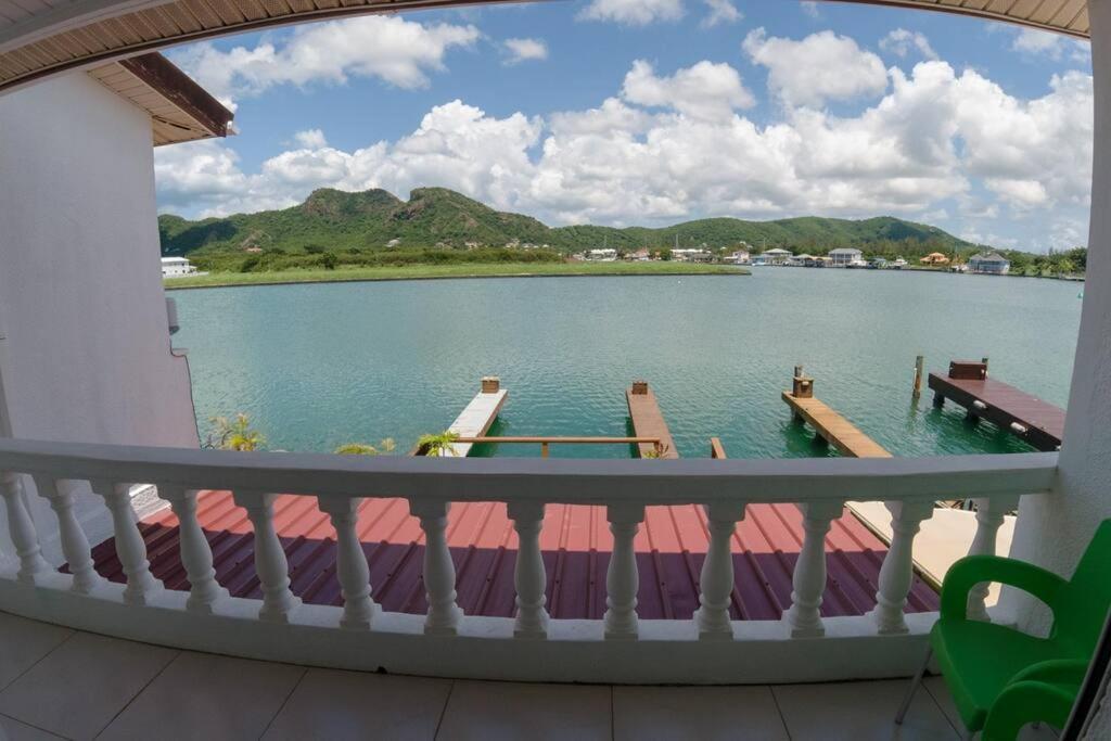 Waterfront Luxury Retreat: 2-Bed Villa Sea Life Jolly Harbour Exterior foto